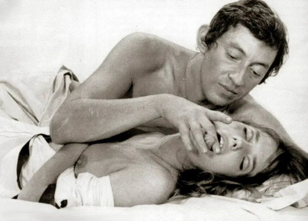 Jane Birkin and Serge Gainsbourg in bed 
